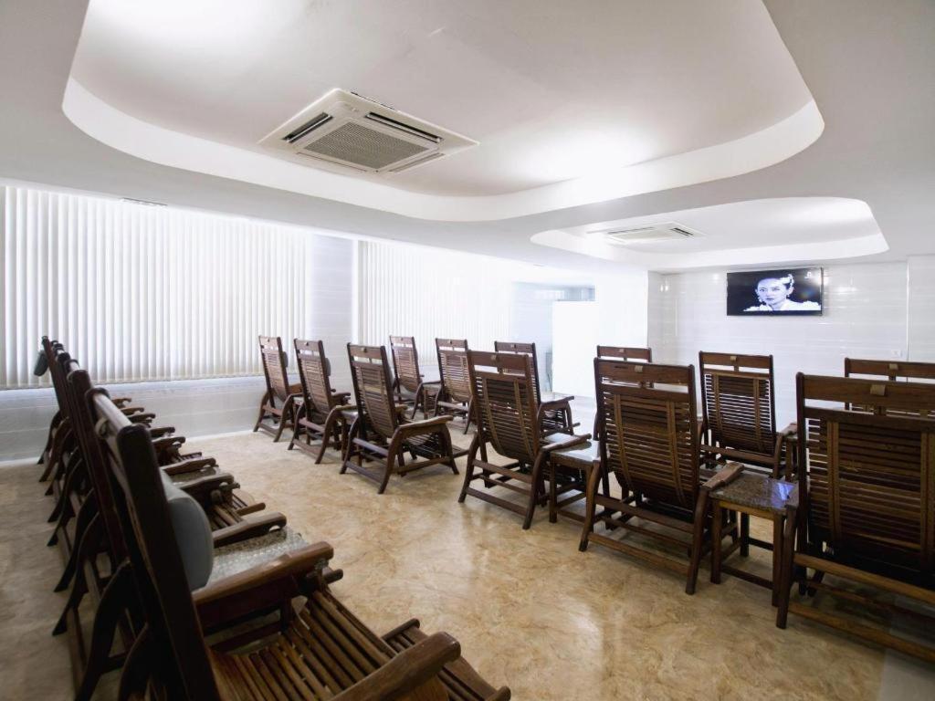 โรงแรมมิดแลนด์ พนมเปญ ภายนอก รูปภาพ